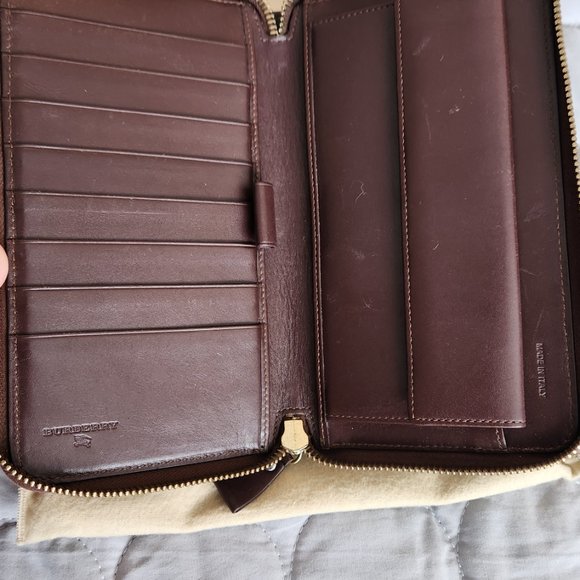 Burberry Nova Check Full-Size Zipper Wallet, with Dust Cover & Box- Authentic - Picture 4 of 13